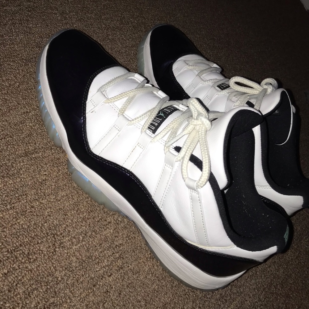 Air Jordan 11 emeralds